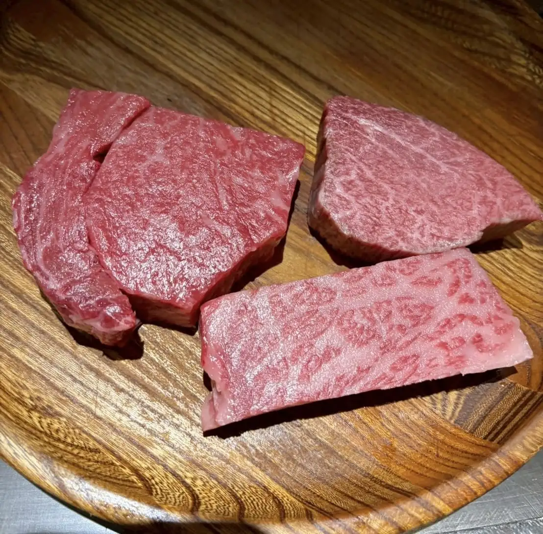 atelier morimoto XEXで提供された焼く前の和牛